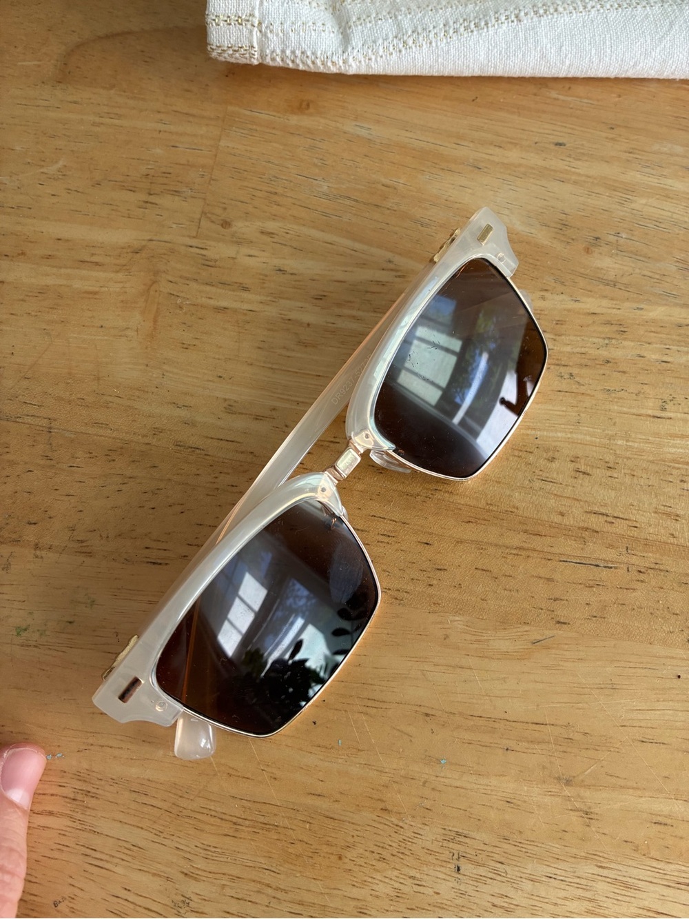 Anthropology women’s beige frame sunglasses